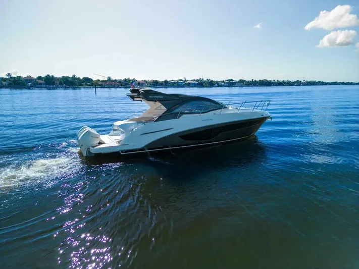  Yacht Photos Pics 2023-Schaefer-400-sport