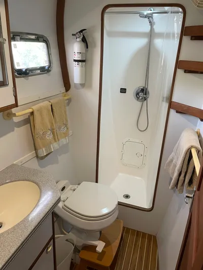 Sunset Cay Yacht Photos Pics Port Head Compartment & Shower
