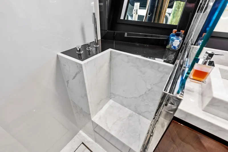 Momentum Yacht Photos Pics 