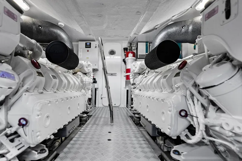 Momentum Yacht Photos Pics 