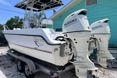 Twin Vee 22 Awesome 22 Center Console 2020 SUZUKI 140s