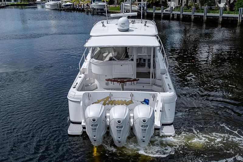 Annie Yacht Photos Pics 