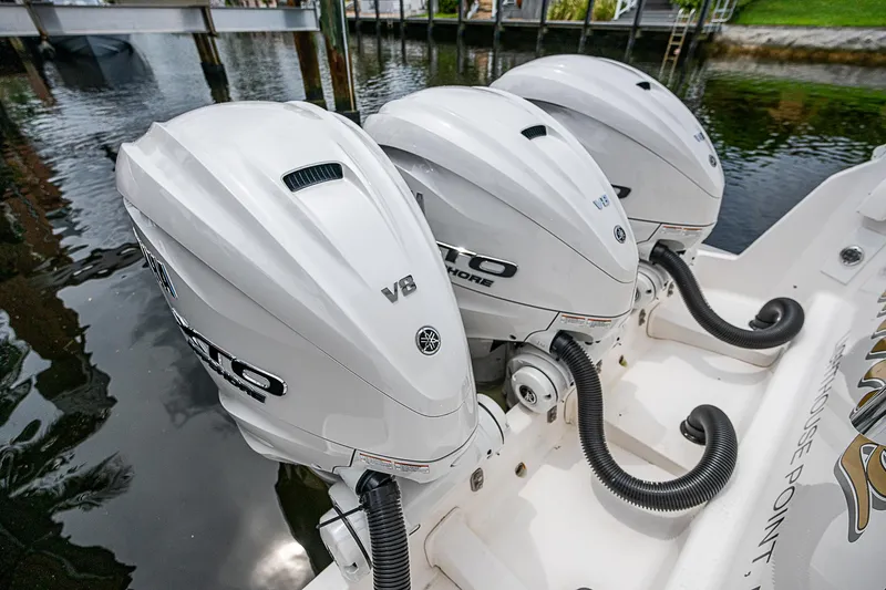 Annie Yacht Photos Pics 