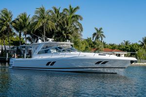 Intrepid 475 Sport Yacht