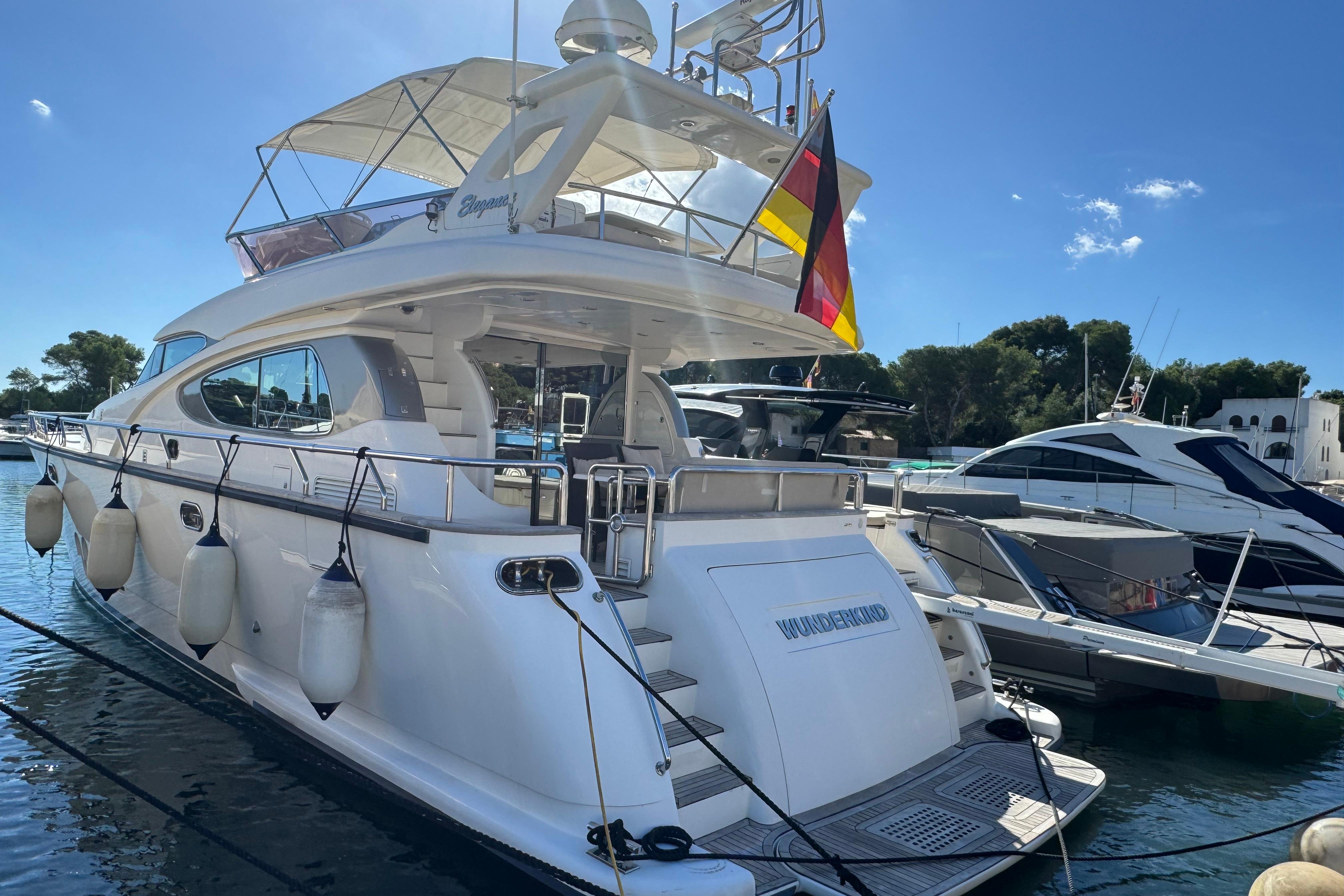 Elegance Yachts 60 Garage