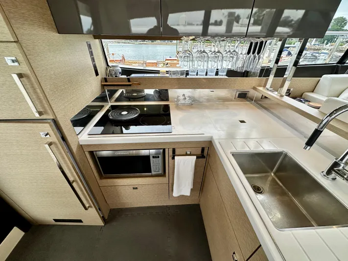 Anemone Yacht Photos Pics 