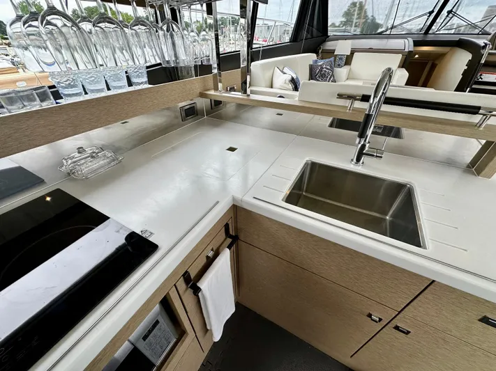 Anemone Yacht Photos Pics 