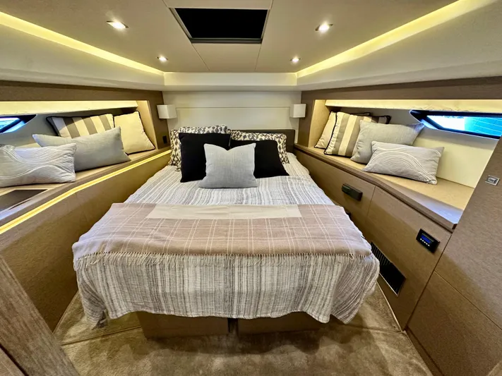 Anemone Yacht Photos Pics 