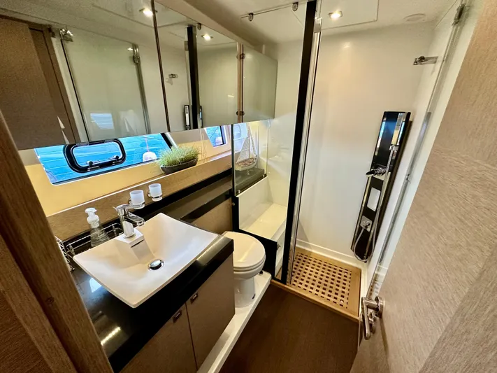 Anemone Yacht Photos Pics 