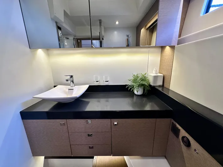 Anemone Yacht Photos Pics 