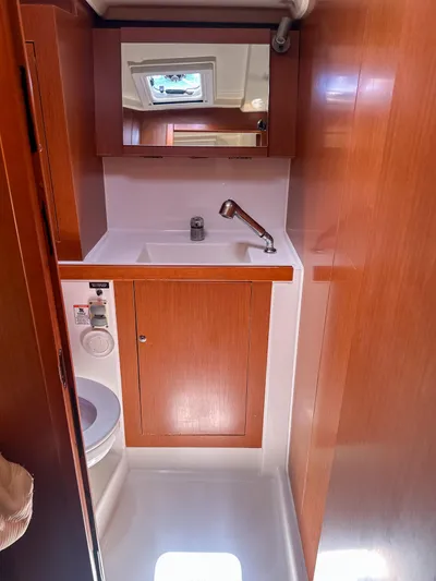 Sadalbari Yacht Photos Pics Forward Head