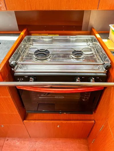 Sadalbari Yacht Photos Pics Stove and oven in 2018 Beneteau Oceanis 41.1 yacht kitchen.
