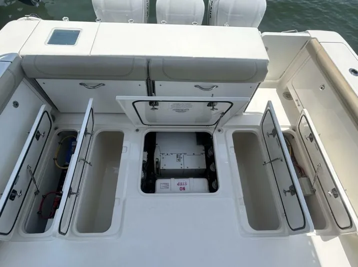 The Seaql Yacht Photos Pics 2020 Pursuit Os 385 Offshore - Image 13