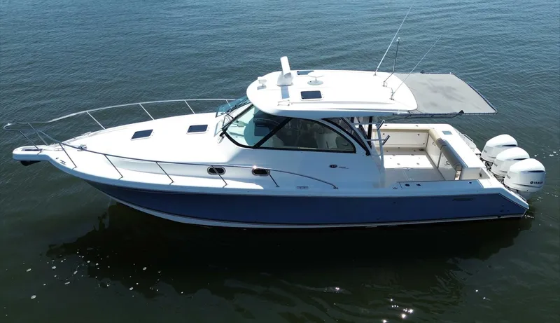 The Seaql Yacht Photos Pics 2020 Pursuit Os 385 Offshore - Image 6