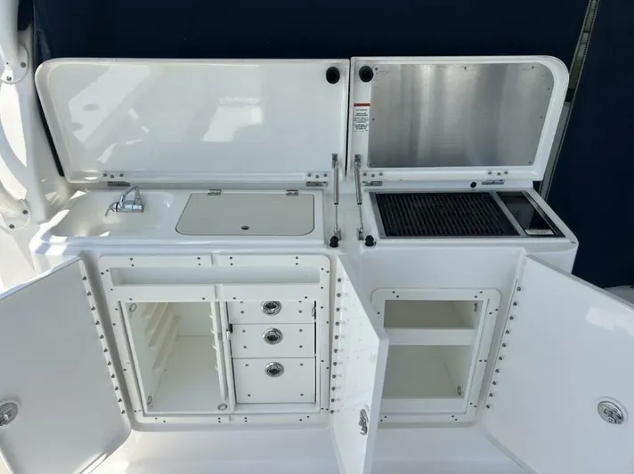 The Seaql Yacht Photos Pics 2020 Pursuit Os 385 Offshore - Image 15