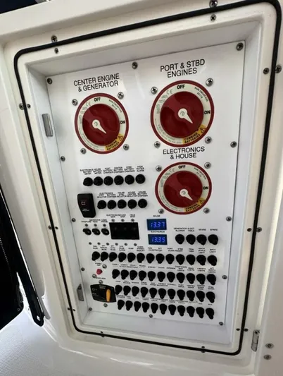 The Seaql Yacht Photos Pics 2020 Pursuit Os 385 Offshore - Image 30