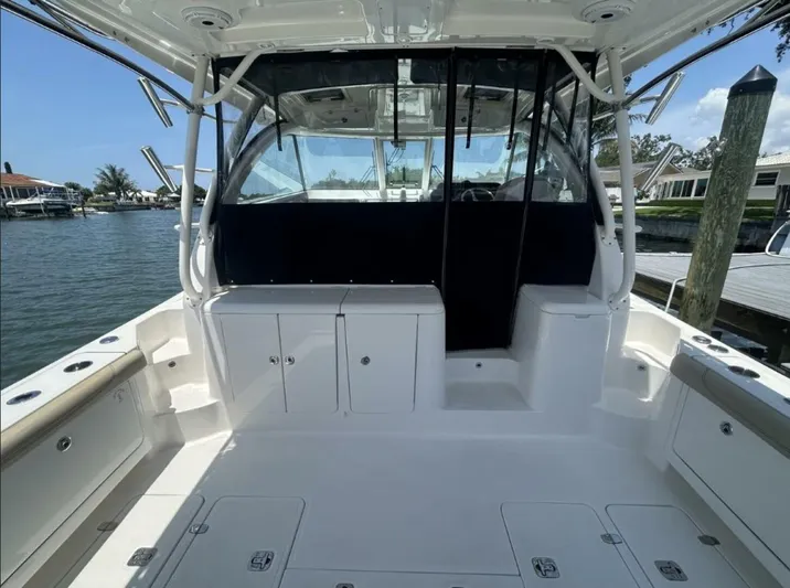 The Seaql Yacht Photos Pics 2020 Pursuit Os 385 Offshore - Image 14