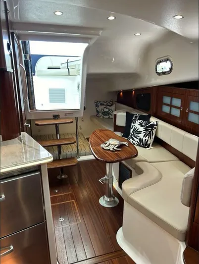 The Seaql Yacht Photos Pics 2020 Pursuit Os 385 Offshore - Image 9