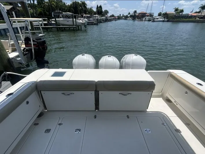 The Seaql Yacht Photos Pics 2020 Pursuit Os 385 Offshore - Image 11