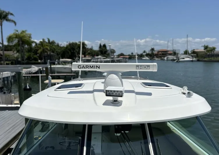 The Seaql Yacht Photos Pics 2020 Pursuit Os 385 Offshore - Image 27