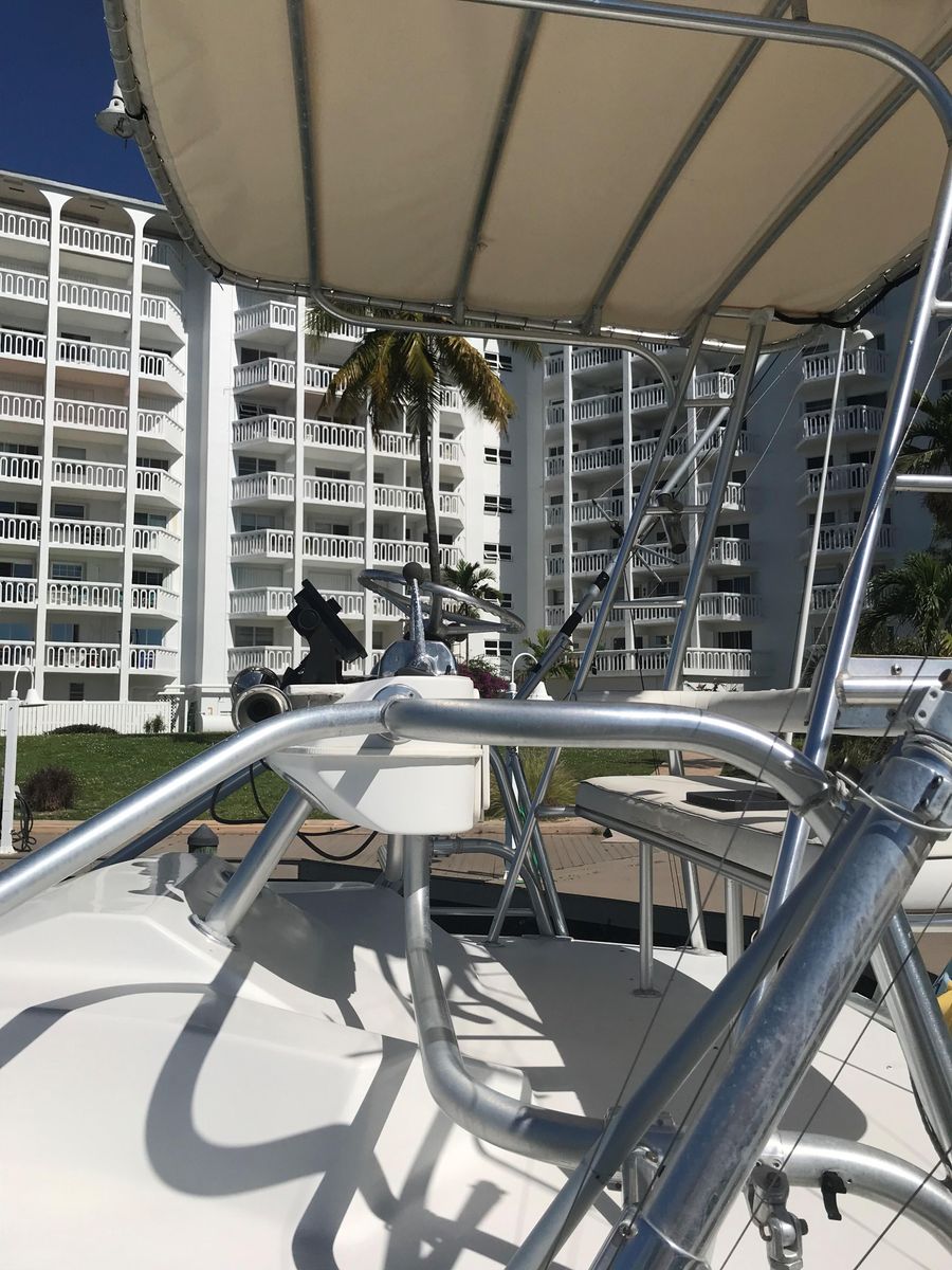 2002 Luhrs 34 