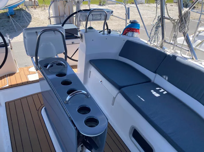 Fela Yacht Photos Pics 2009 Hunter 49 Aft Cockpit with seating and cup holders, featuring a sleek design.