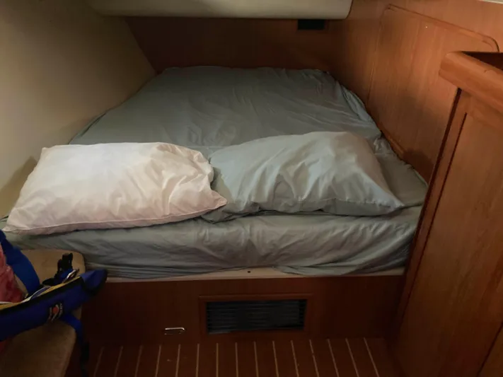 Fela Yacht Photos Pics Cozy cabin bed in 2009 Hunter 49 Aft Cockpit sailboat.