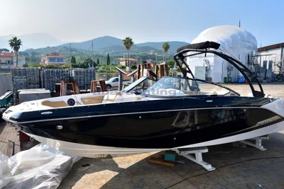 2015 Scarab 255 Platinum