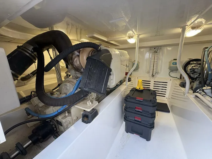 Rabbit Hole Yacht Photos Pics Engine room of 2005 Luhrs 41 Convertible boat, featuring organized equipment and storage.