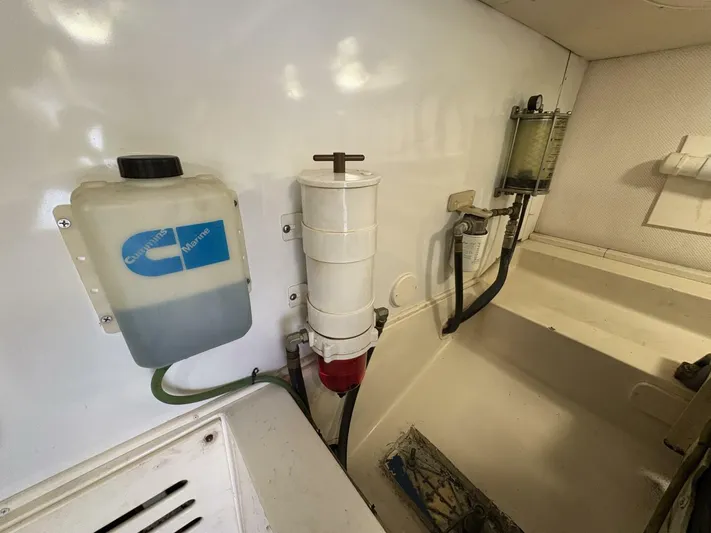 Rabbit Hole Yacht Photos Pics Engine room of 2005 Luhrs 41 Convertible boat, featuring fuel and fluid systems.