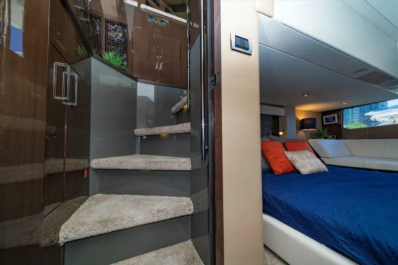 Aquasition Yacht Photos Pics 2018 Carver C52 Coupe - Image 22