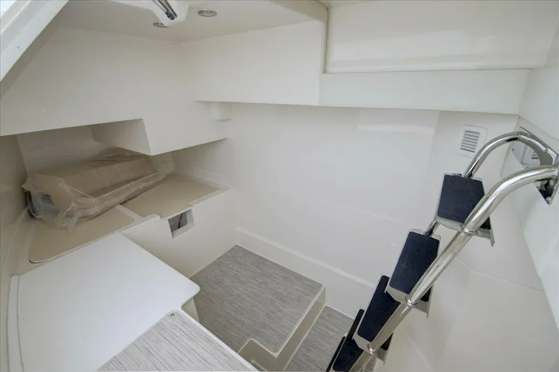 Aquasition Yacht Photos Pics 2018 Carver C52 Coupe - Image 36