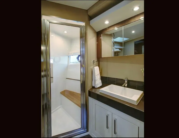 Aquasition Yacht Photos Pics 2018 Carver C52 Coupe - Image 30