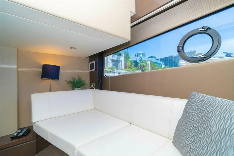 Aquasition Yacht Photos Pics 2018 Carver C52 Coupe - Image 25