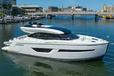 Carver C52 Coupe
