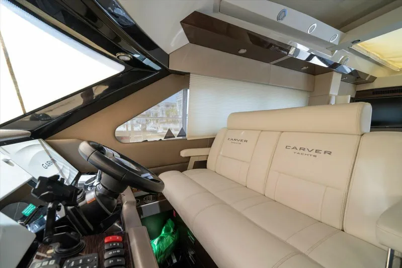 Aquasition Yacht Photos Pics 2018 Carver C52 Coupe - Image 18