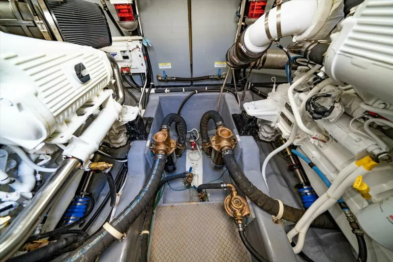 Aquasition Yacht Photos Pics 2018 Carver C52 Coupe - Image 37