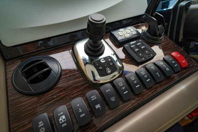 Aquasition Yacht Photos Pics 2018 Carver C52 Coupe - Image 17