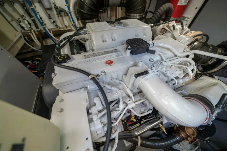 Aquasition Yacht Photos Pics 2018 Carver C52 Coupe - Image 38