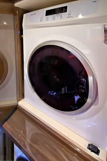 Aquasition Yacht Photos Pics 2018 Carver C52 Coupe - Image 41