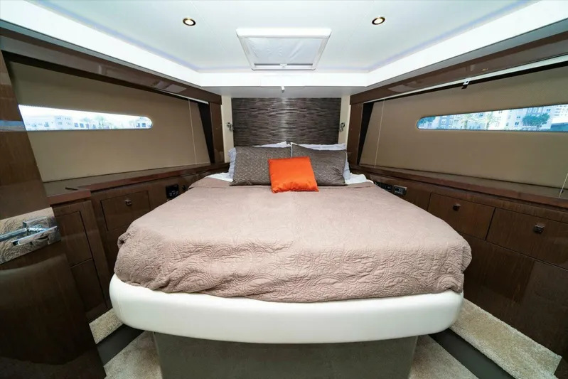 Aquasition Yacht Photos Pics 2018 Carver C52 Coupe - Image 28