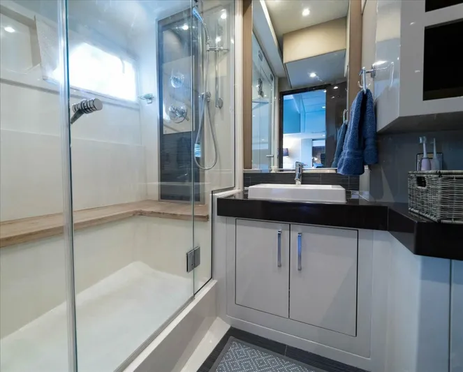 Aquasition Yacht Photos Pics 2018 Carver C52 Coupe - Image 26