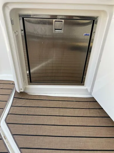 Group Therapy Yacht Photos Pics 2013 Sea Ray 470 Sundancer - Image 48