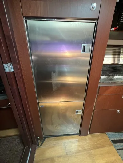 Group Therapy Yacht Photos Pics 2013 Sea Ray 470 Sundancer - Image 47