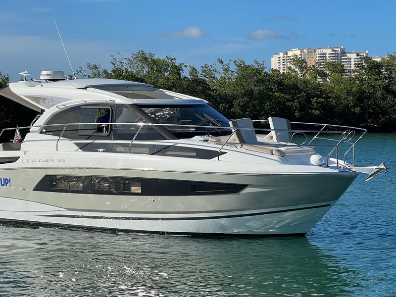 2017 Jeanneau Leader 33