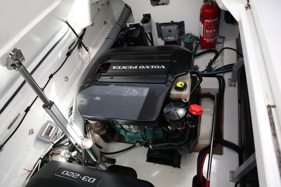 2017 Jeanneau Leader 33