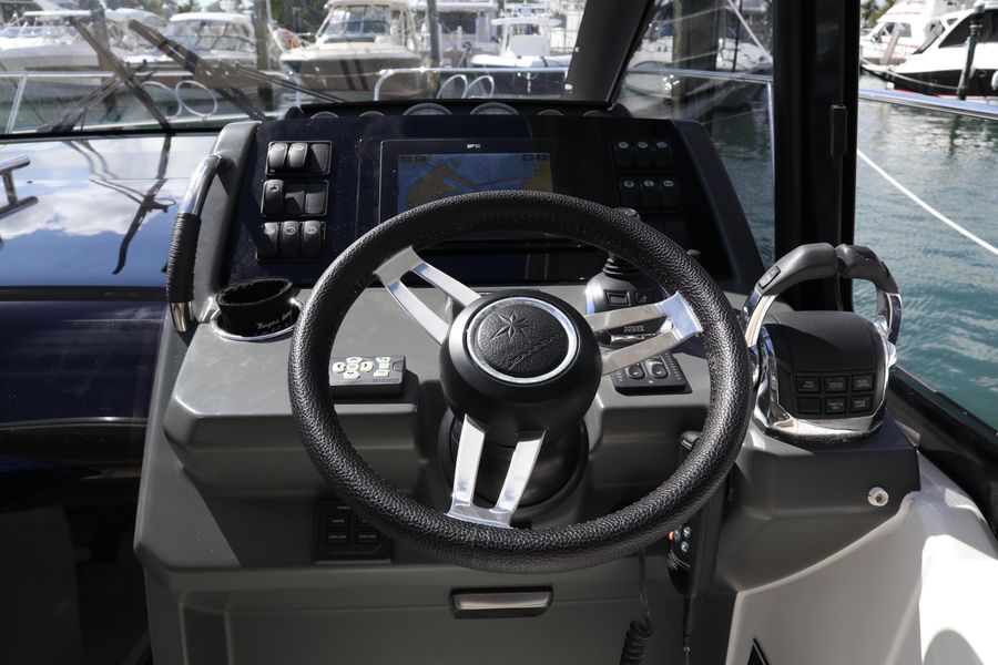 2017 Jeanneau Leader 33