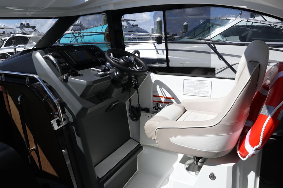 2017 Jeanneau Leader 33