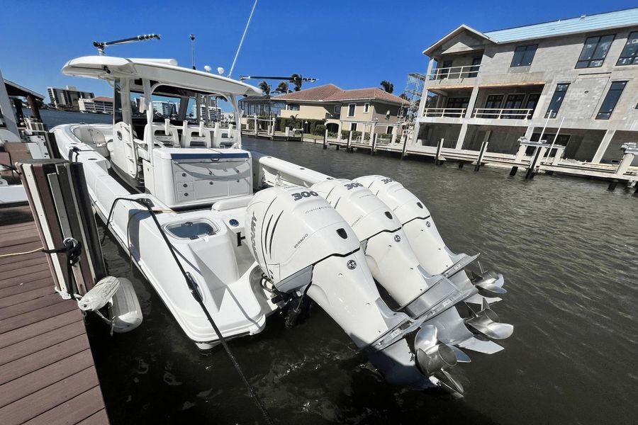 2016 Boston Whaler 350 Outrage