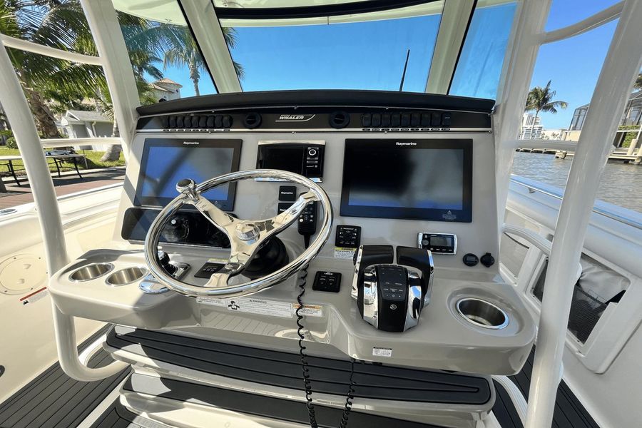 2016 Boston Whaler 350 Outrage